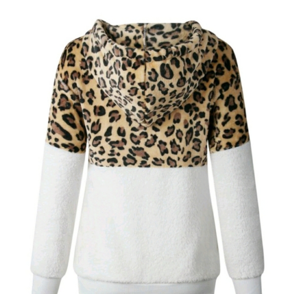 ‼️CLEARANCE PRICE FIRM‼️White Leopard Pullover Hoodie🤍 - Picture 3 of 3